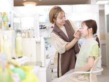 コスメ ニシヒロの雰囲気（肌診断・若見えメイク・眉描き方アドバイス）