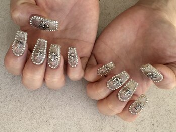 サロン ルート(SALON ROOT)の写真/豊富なパーツ×高技術で理想をカタチに♪トレンドも推し色も、あなただけの「一点モノ」を叶えます♪