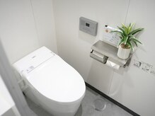 男女別のお手洗い、更衣室。女性の方も安心してご来店ください。