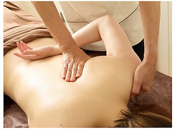 スリーム(S-urimu)の写真/<肩甲骨美人で慢性肩こりゼロ！>スリーム独自の深圧リンパ痩身×姿勢矯正で後ろ姿まで美シルエット♪