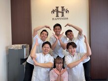 安城ハピネス接骨院の雰囲気（スタッフとお客様！肩こり、姿勢矯正骨盤矯正まで任せて下さい！）