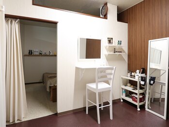 一呼休/メイクや髪の毛を直す場所です