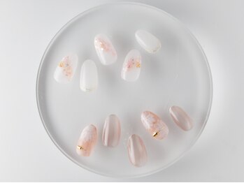 グラビス(Gravis)の写真/シンプル派も大満足！経験豊富なスタッフが提案する美フォルムネイル◎日常を彩るトレンドデザインをご用意