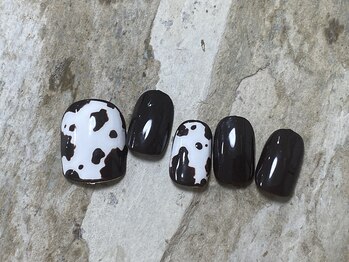 モモネイル(MOMO nail)/牛柄フットネイル