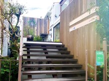 ヨモ(YOMO)/YOMO代官山の入口