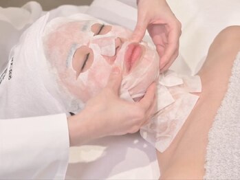 ラビィ(lovie)の写真/《高濃度炭酸カーボキシーエステ》本気の毛穴ケア!AHAピーリング洗顔で角質ケアも◎毛穴レス×透明感UPなら