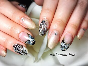 ネイルサロン ビビ(bibi)/上品フラワーネイル
