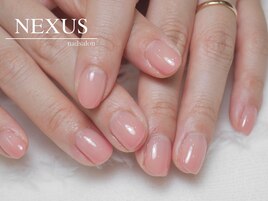 大人可愛いピンクのグラデネイル