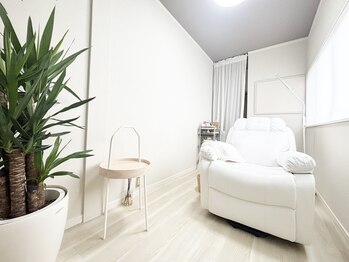 リリー(Lily)の写真/【まつ毛ブースがリニューアル♪】お客様により快適に過ごしていただけます◎パリジェンス/まつ毛パーマ