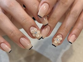 ぷっくりお花ネイル 細フレンチ