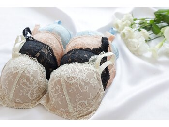 美人バスト 川崎店/大人気育乳ブラに鉱石入り