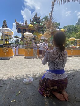 フランボヤン(flamboyant)/Baliでお祈り