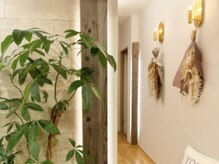 リスブラン 麻布十番(Lysblanc)の雰囲気(こちらのエントランスを通り施術室へ向かいます。(フェムケア))