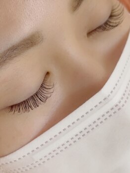 プラム(PLUM)の写真/まつ毛の長さやカールで変わる、繊細なニュアンスを大切にしています♪完全個室でリラックスできる空間◎