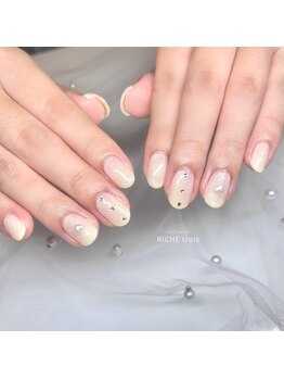 リッシュ トロワ(RICHE trois)/キラキラホワイトカラー♪