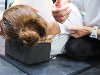 メディトレ 麻布十番店(MediTRA)の写真/【首肩こり/巻き肩/猫背に】コンディショニング×筋膜リリースで痛みを改善☆姿勢美人へ導くパーソナル♪