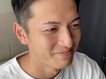 バジー バイ ディーアンドティー(Buzzy by D&T)の写真/「眉毛の処理が分からない」「似合うまゆ毛を探してる」サロンが初めてのメンズも安心！プロにお任せ！