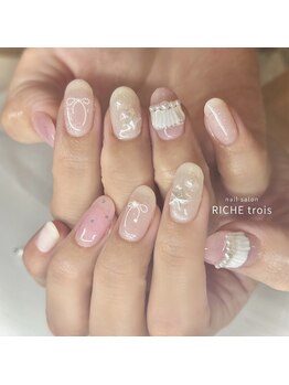 リッシュ トロワ(RICHE trois)/キュートなフリルネイル
