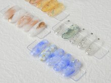 季節に合わせたデザインで、飽きることなく楽しめるネイルを♪