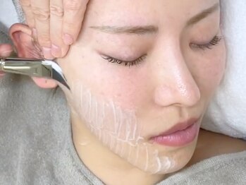 クリード(CLEAD)の写真/【エイジングサインが気になる方にプラピール】美白やシミケアに最適な進化系ピーリングで憧れの水光肌に☆