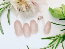 マニペディ ザ サロン 虎ノ門ヒルズステーションタワー店/シェルのシンプルネイル￥7700