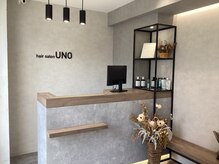 ネイルアンドビューティー バイ ウノ(Nail＆Beauty by UNO)の雰囲気（広めの待合に、ロッカー完備）