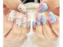 ココルーチェ ネイル バイ ミキュア(CocoLuce nail by MICURE)の雰囲気（人気のクレイアート♪お得な4本アートプランもあります！）