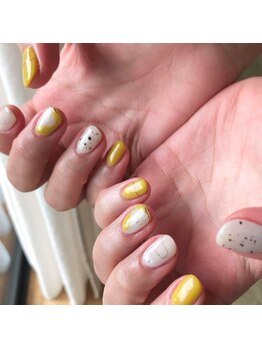 ウカ(Uka)/春っぽイエローと鉛筆風アート