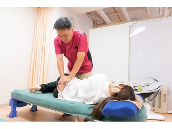 吉祥寺たかの総合整骨院 鍼灸院/全身バランス調整の施術風景1