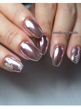 ウルステラ(ulstella)/手書きフラワーネイル