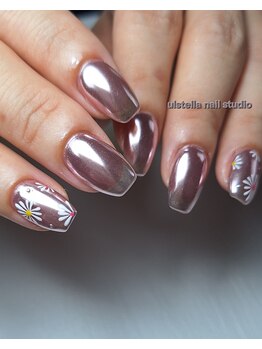 ウルステラ(ulstella)/手書きフラワーネイル