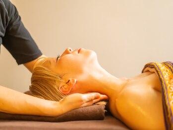 モミ 覚王山店(momi)/首のストレッチをして姿勢良く