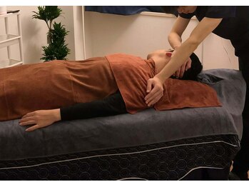 リラクゼーション凪【アロマ/もみほぐし/ヘッド/足つぼ/腰痛/肩こり/首肩】福岡天神/