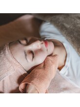 アオイ(Aoi)/オイルを拭き取っていきます