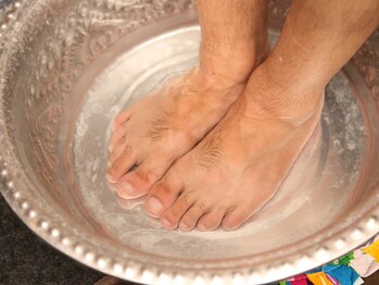 リラクゼーションサロン スローリー(Slowly)/足つぼ[足湯のシーン]