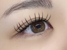 in the pink LILY Eyelash