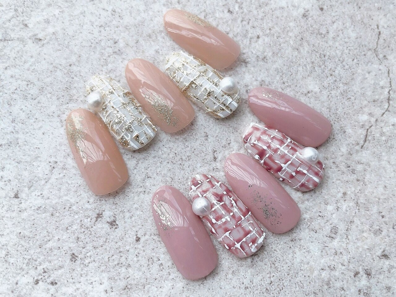 2025年-2026年冬トレンド】ニュアンス ピンク ハンドのネイルデザイン
