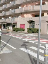 モア 多治見店(MORE)/ピンクのマンションの2階♪