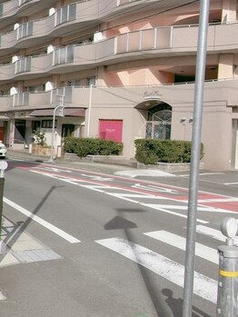 モア 多治見店(MORE)/ピンクのマンションの2階♪