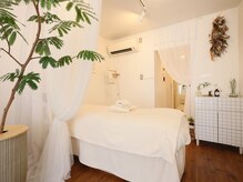 クレア(CREA)の雰囲気（▼全て仰向けで施術▼背面美肌フェイシャル/脊柱温浴ベッド付き）