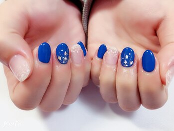 ビューティーネイル(Beauty Nail)/綺麗なブルーの上にキラッと。