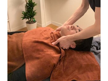 リラクゼーション凪【アロマ/もみほぐし/ヘッド/足つぼ/腰痛/肩こり/首肩】福岡天神/