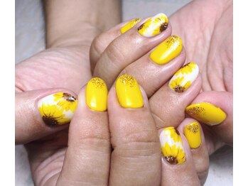 ヘアーアンドネイル ルシア(Hair&Nail Lucia)/ひまわりネイルで夏らしく♪