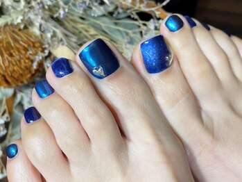 サロンドフォーエイチ(salon de 4H)/フットネイルなら濃いカラーも◎