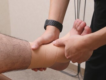 ほぐし屋百式 百式鍼灸院/足首テーピング