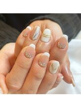 ペタル(Petal)/キラキラフレンチネイル