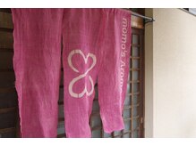 モモズアロマルーム(momo's Aroma room)の雰囲気（四条大宮から徒歩5分。赤い暖簾が目印）