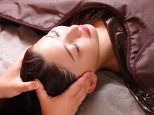 【ヘッドスパ】施術の仕上げに経絡ドライヘッドマッサージ付き！