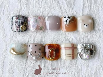 ラビットプラス(Rabbit+)の写真/【シンプルワンカラーからアートまでお好みで♪】お気に入りのフットネイルで足元からお洒落を満喫！