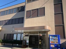 当店はこの建物の1階です。わからない場合はお電話ください。